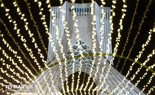 برج آزادی میزبان مسافران نوروزی 25