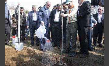 آیین درختکاری با حضور دکتر بطحایی وزیر آموزش و پرورش 1