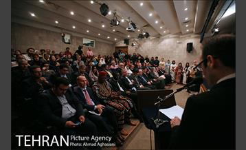 شکوفه های گیلاس و افسانه گنجی در موزه امام علی 3