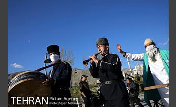 گردهمایی بزرگ عروسک‌های نوروزی در دریاچه شهدای خلیج فارس 10