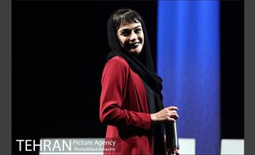 نمایش سفر به بی نهایت دور‎ 8