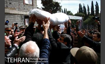 تشییع سه شهید گمنام در میدان فاطمی 38