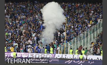 دیدار استقلال و صنعت نفت آبادان در لیگ برتر فوتبال 18