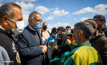 نهال کاری شهردار تهران و رئیس جمهور به مناسبت روز درختکاری 26