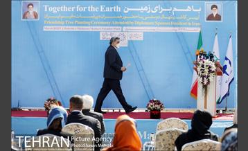 آیین کاشت نهال دوستی با حضور همسران دیپلمات مقیم ایران 11