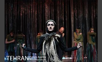 نمایش روزی می بایست می مرد‎ 10