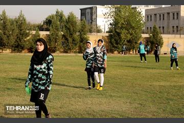 آکادمی فوتبال بانوان 1