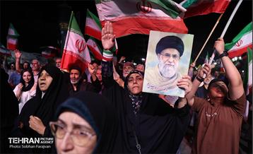 اجتماع مردمی دفاع از انقلاب در میدان کمال الملک تهرانسر 24