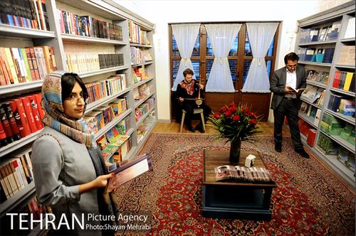 افتتاح «کافه کتاب ققنوس» در هفته کتاب 3