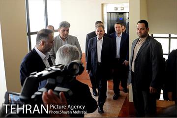 بازدید معاون اول رئیس جمهور به همراه شهردار تهران از کارخانه واگن‌سازی تهران 46