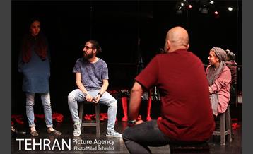 نمایش به طرز‎ 4