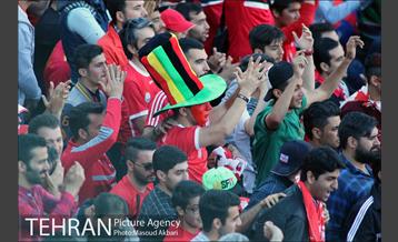 دیدار تیم های فوتبال پرسپولیس و پدیده