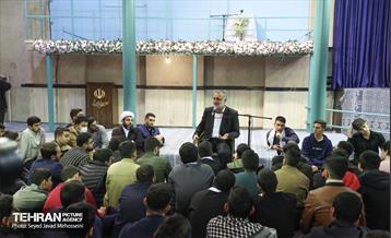 نشست صمیمانه شهردار تهران با دانش آموزان بسیجی سراسر کشور 39