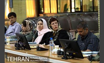 نشست تغییرات اقلیمی با حضور هنرمندان و فعالان محیط زیست‎ 1