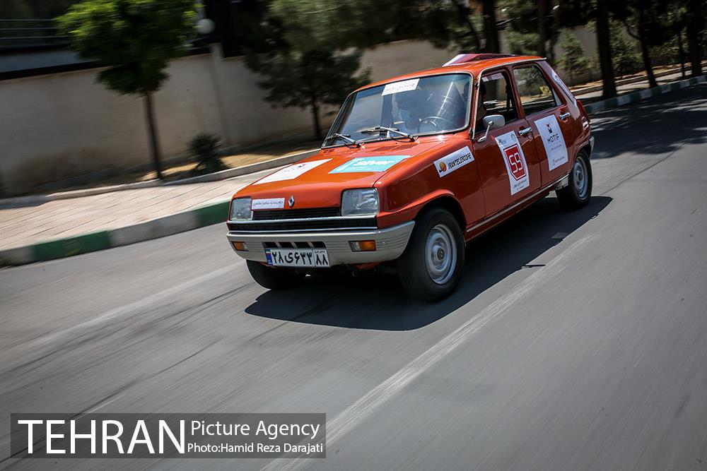 رقـابت یکصد خودرو در رالی تهران  25
