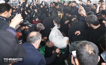 مراسم تشییع پیکر شهید مدافع حرم «حسین محمدی» 19