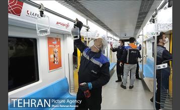 آغاز عملیات ضدعفونی کردن مترو تهران 10