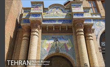 بازدید اعضا شورای شهر از محوطه سردرب باغ ملی و میدان مشق 8