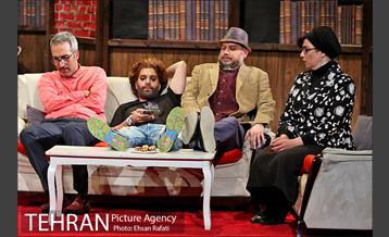 نمایش یک ساعت آرامش در تماشاخانه ایرانشهر 36
