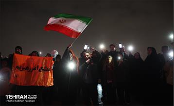نورافشانی جشن پیروزی انقلاب اسلامی در میدان آزادی 2