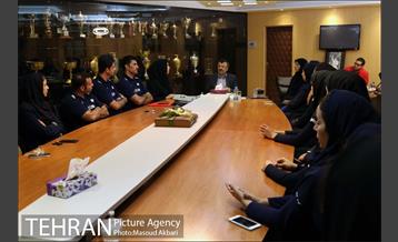 بدرقه دکتر داورزنى از تیم ملى والیبال بانوان  19