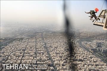 پرش دسته جمعی چتربازان "بیس جامپ" از برج میلاد 8