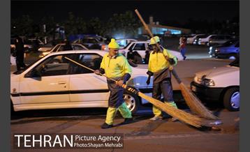 شروع بکار نیروهای خدمات شهری بعد از پایان مراسم ارتحال امام خمینی (ره) 16