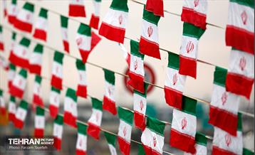 پرچم افتخار در ایام الله دهه فجر ۱۴۰۰ منطقه ۵