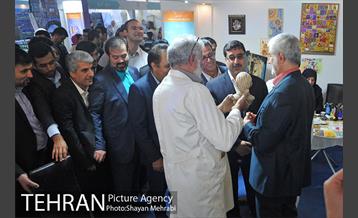 بازدید حسینی مکارم سرپرست شهرداری تهران ار نمایشگاه کتاب 43