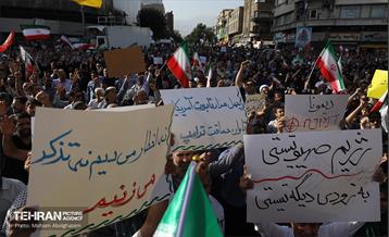 اجتماع مردمی در اعتراض به حمله آمریکا به تاسیسات هسته‌ای ایران 24