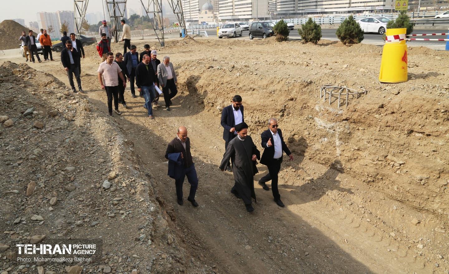 بازدید عضو شورای شهر از پروژه‌های منطقه ۲۲ 13