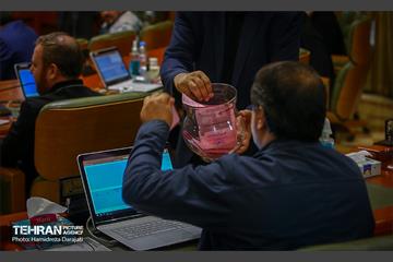 رای قاطع شورا به ریاست مجدد مهدی چمران 30