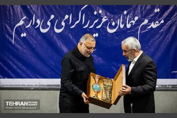 دیدار شهردار تهران با تولیت آستان علوی