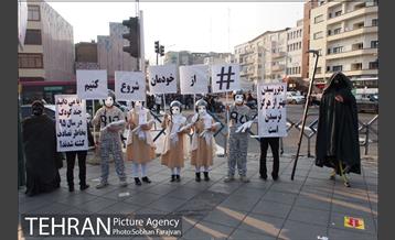 پرفورمنس " مرگ تصادفی " در چهارراه ولی عصر (عج) 1