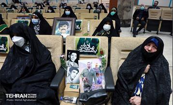 تجلیل و تکریم مادران شهید در منطقه هشت  15