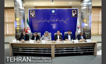 بازدید معاون اول رئیس جمهور به همراه شهردار تهران از کارخانه واگن‌سازی تهران 49