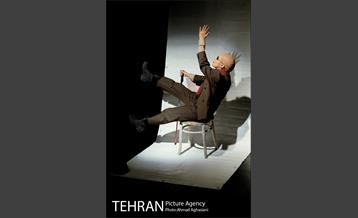 نمایش "همه چیز می گذرد، تو نمی گذری" 9