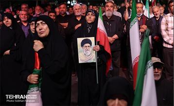 اجتماع مردمی دفاع از انقلاب در میدان کمال الملک تهرانسر 7