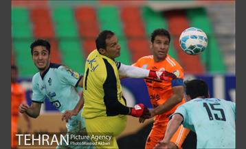 دیدار تیم های فوتبال پیکان تهران و سایپاتهران