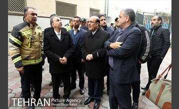 بازدید شهردار تهران از محل آتش‌سوزی ساختمان برق حرارتی وزارت نیرو  25
