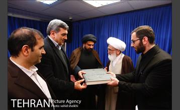 دیدار شهردار تهارن با آیت الله العظمی نوری همدانی  1