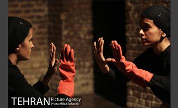 نمایش کلفت ها‎ 3