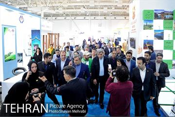 بازدید شهردار تهران از هجدهمین نمایشگاه بین المللى محیط زیست 24