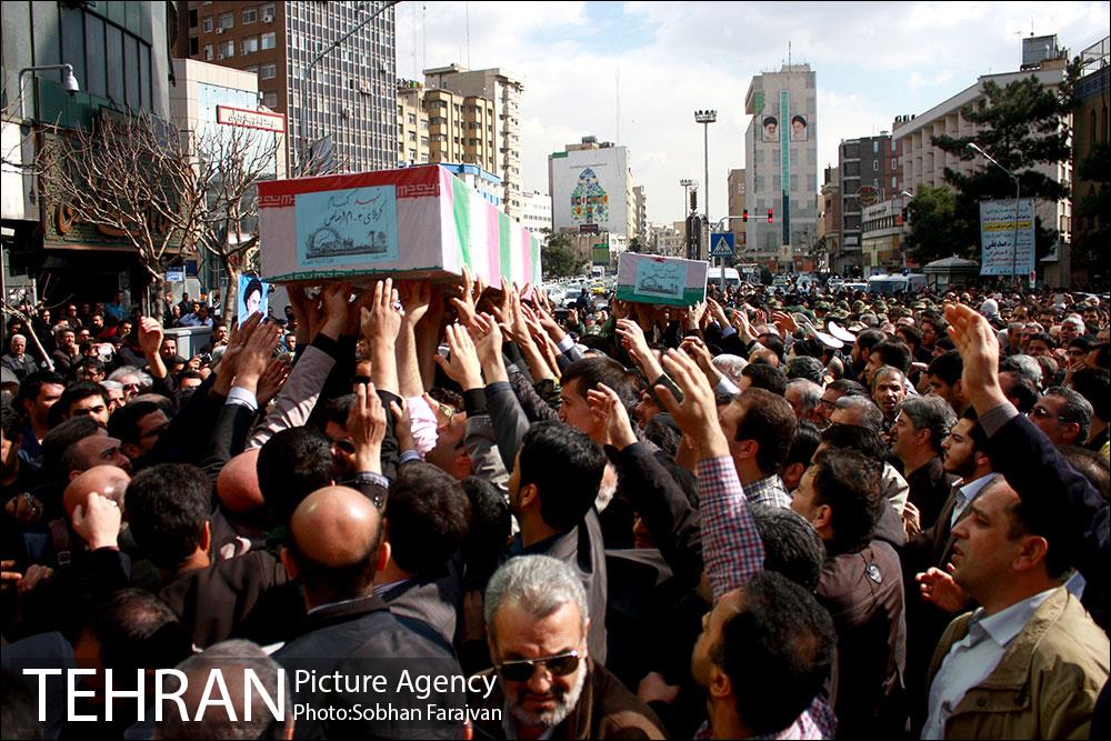 تشییع سه شهید گمنام در میدان فاطمی 11
