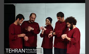 نمایش گریز از مرکز 24