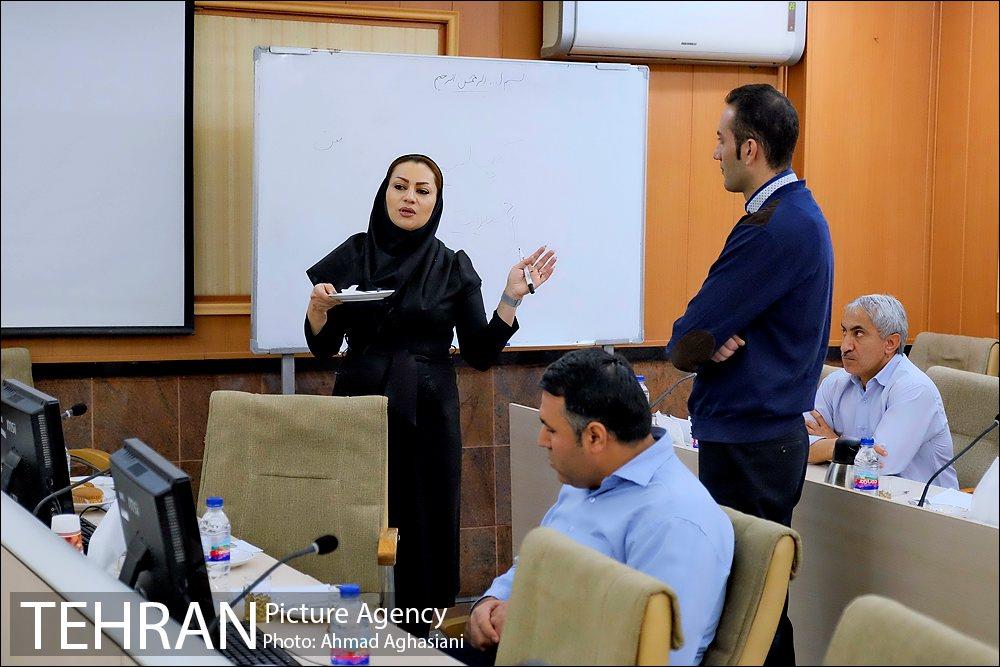 برگزاری کلاس های "خدمات و میزبان" ویژه نیروهای خدماتی مناطق شهرداری تهران 2 22