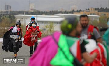 پرش چتربازان از برج میلاد تهران 22