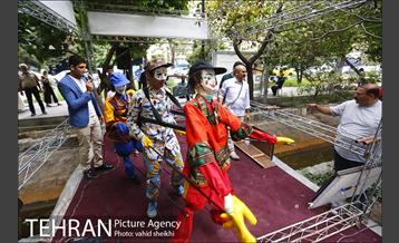 گذر فرهنگی هنری پنجشنبه های بلوار کشاورز 9