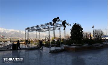 آماده سازی برج میلاد برای عید نوروز 2