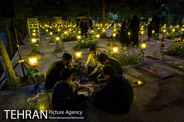 افطاری ساده در گلزار شهدا 9